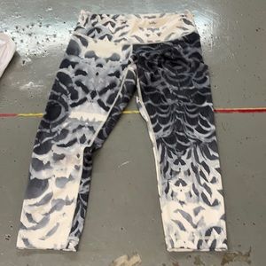 Lululemon Snowy Owl leggings